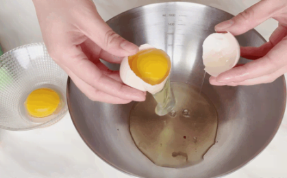 三種口味的迷你小蛋糕，一口一個松軟好吃，出游必備